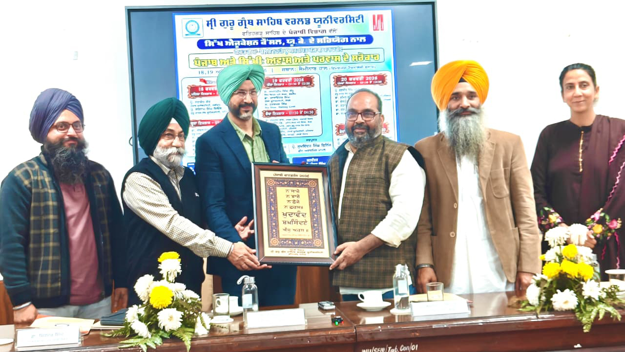 Dr Sikander Singh, Dr Harpreet Kaur, Harbkash Singh, Gurmukh Singh, Swaraj Raj felicitating Amandeep Singh Sandhu