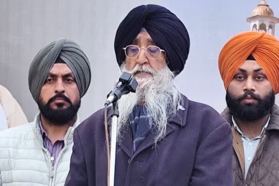 पूर्व सांसद और शिरोमणि अकाली दल (अमृतसर) के अध्यक्ष सिमरनजीत सिंह मान, अमृतसर में सरबत खालसा 1986 की 40वीं वर्षगांठ के मौके पर अपने विचार साझा करते हुए। Former MP and SAD Amritsar president S. Simranjit Singh Mann addressing the gathering on 40th anniversary of Sarbat Khalsa 1986 at Amritsar